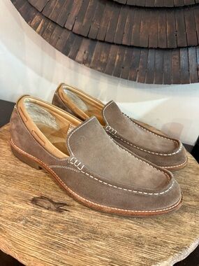 UGG Men's Taupe Suede Slip-On Loafers .. excellent Used Condition 11